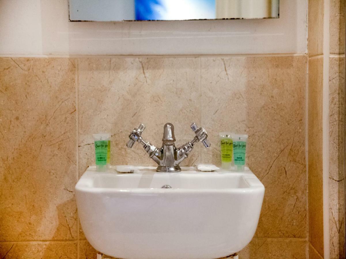 Oyo Lifestyle Hotel Sea Breeze 브라이턴 외부 사진